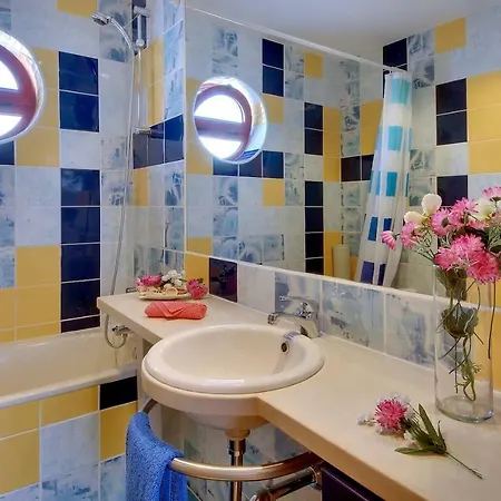 Marina -bbq, Pool & Garden- By Seareen *