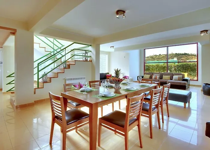 Villa Marina -bbq, Pool & Garden- By Seareen Albufeira