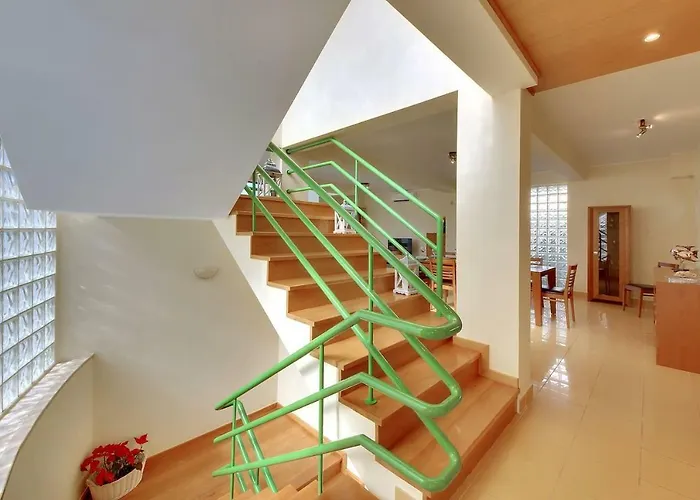 Villa Marina -bbq, Pool & Garden- By Seareen Albufeira