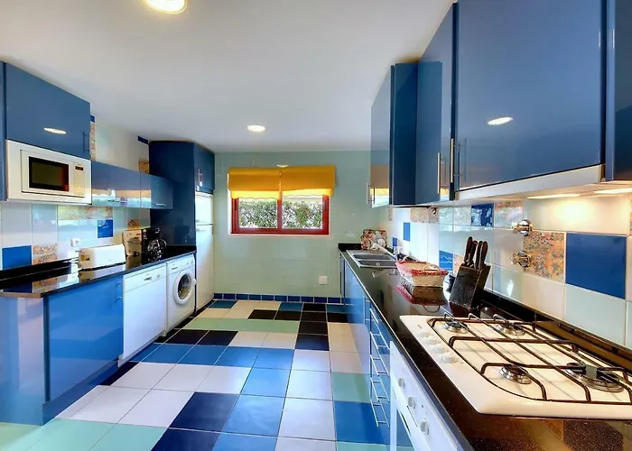 Marina -bbq, Pool & Garden- By Seareen